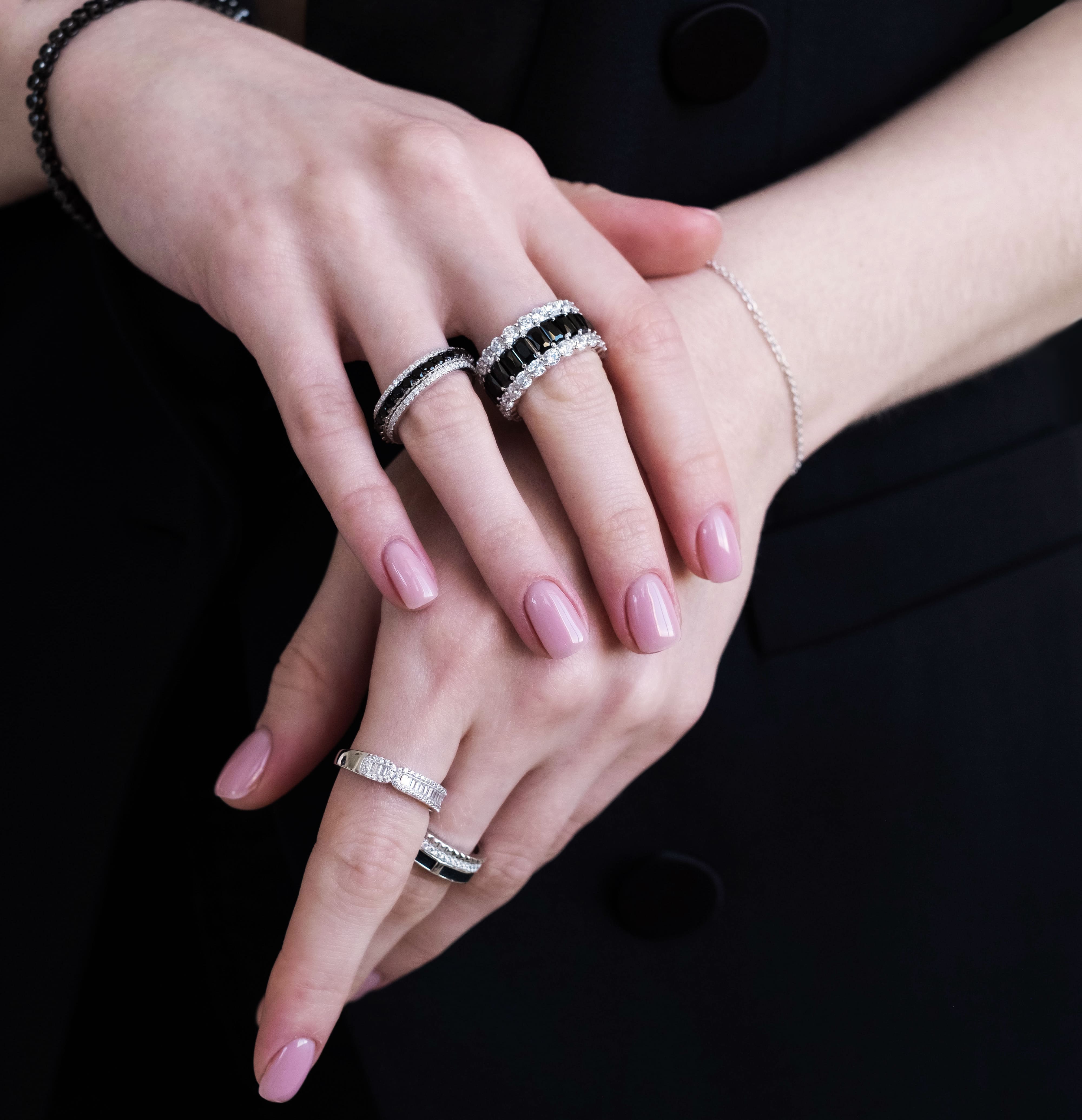 Серебряное кольцо "Black&White" с фианитами