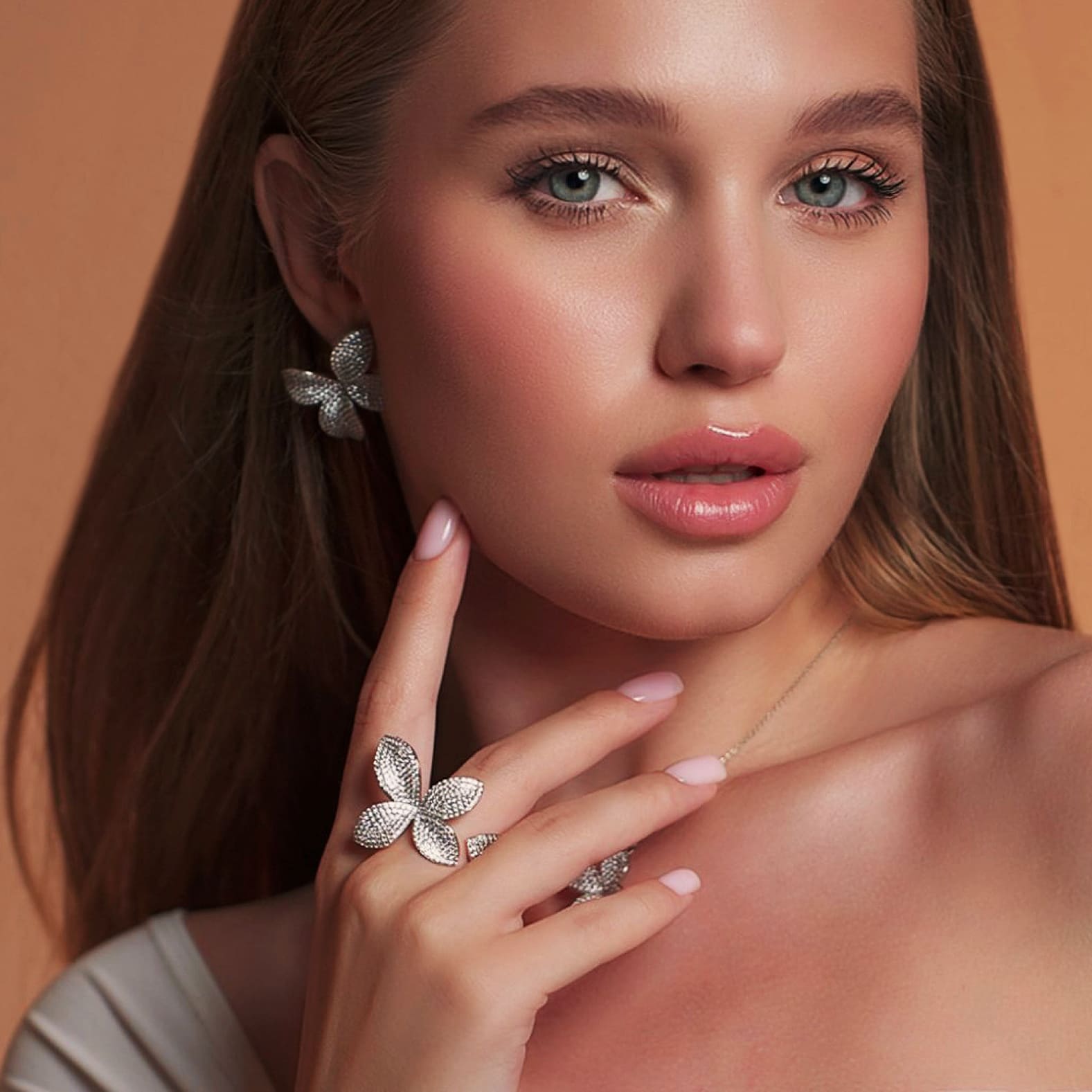 Серебряное кольцо "Flowers" с фианитами