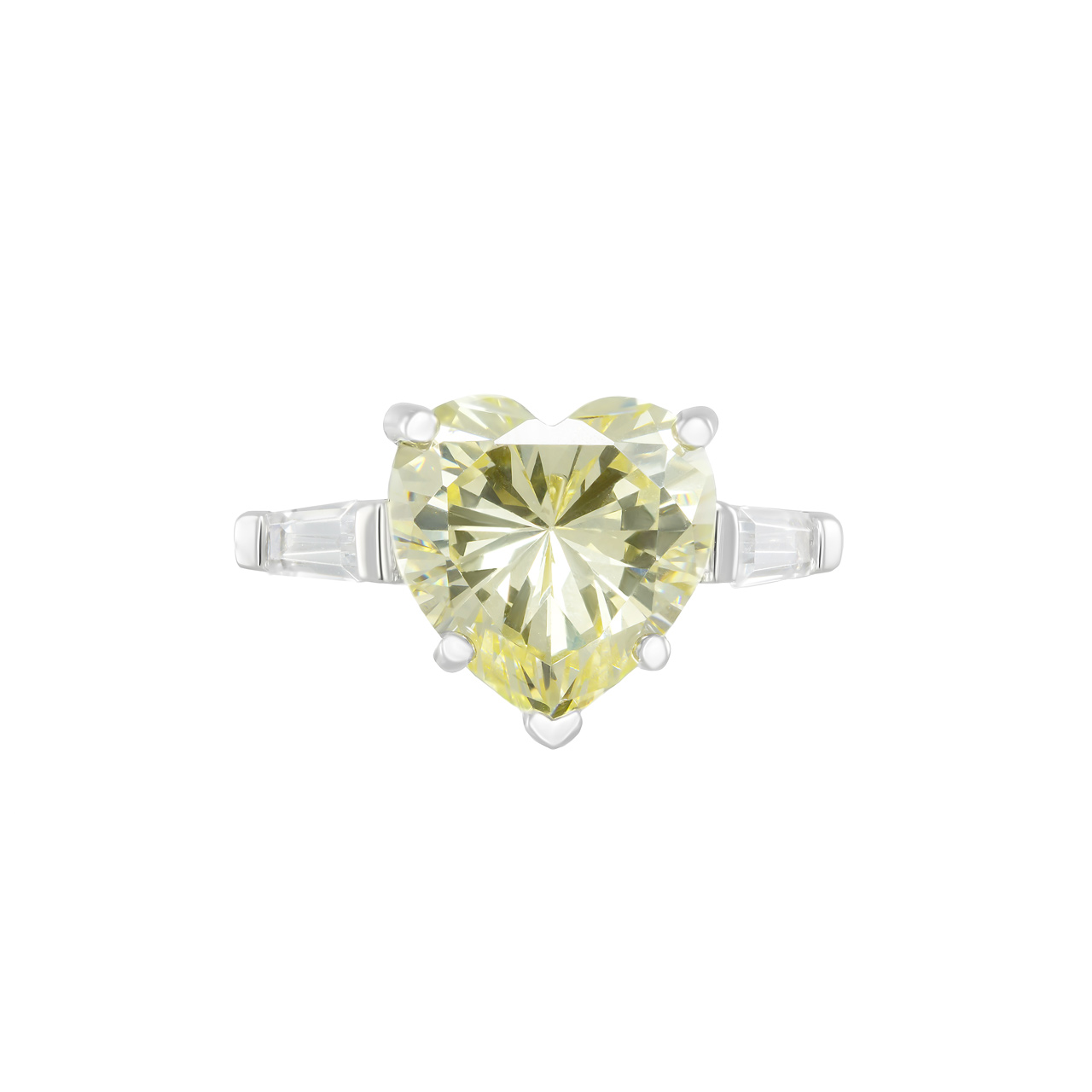 Серебряное кольцо с фианитом огранки "Сердце"