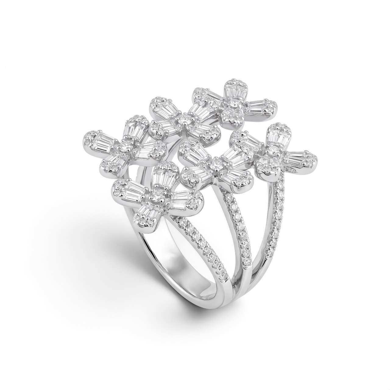 Серебряное кольцо с фианитами