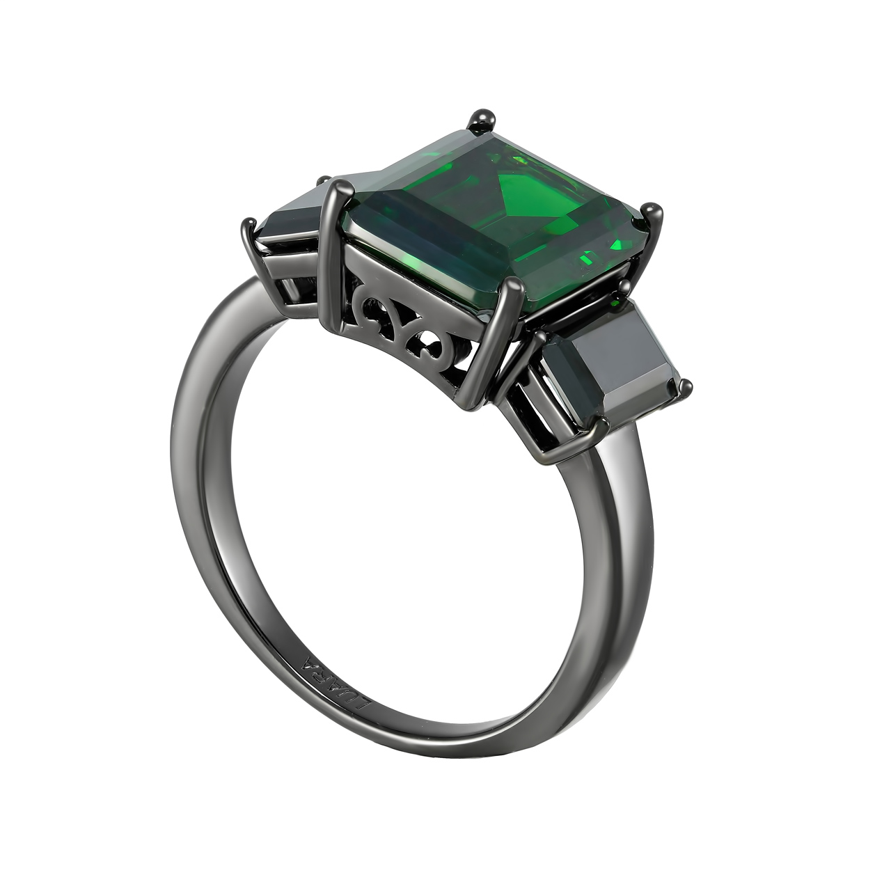 Серебряное кольцо с фианитом огранки "Emerald"