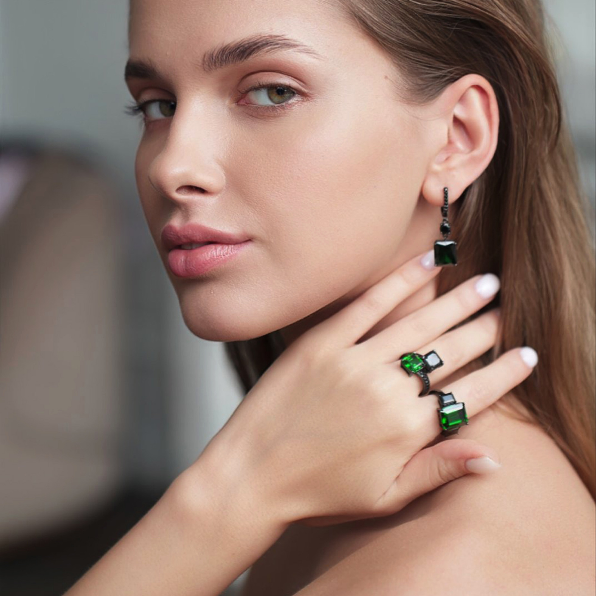 Серебряное кольцо с фианитом огранки "Emerald"