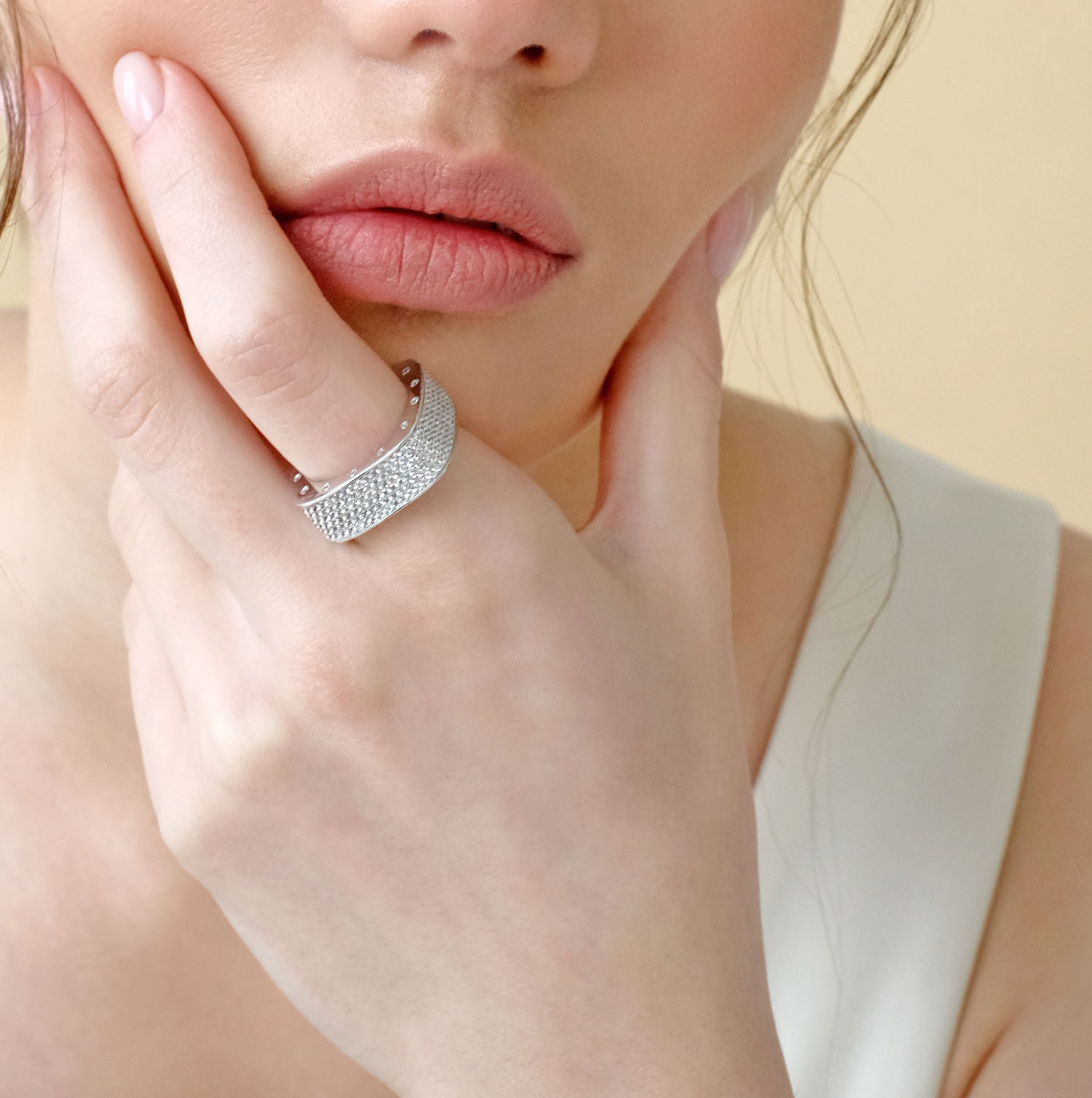 Серебряное кольцо с фианитами