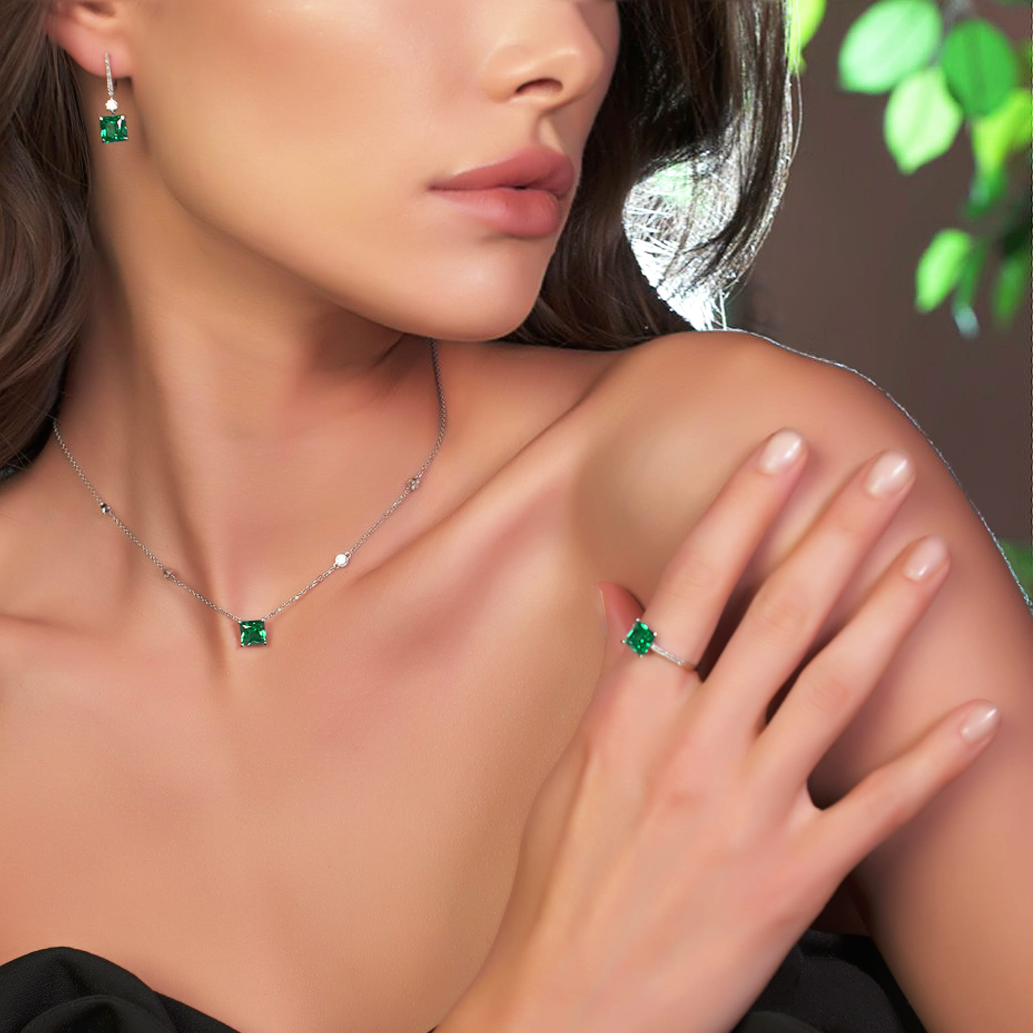 Золотое колье с изумрудом lab-grown 1.58ct огранки "Октагон" и диаллантами