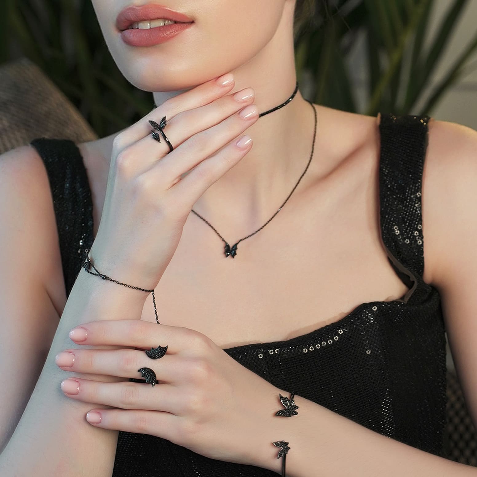 Серебряное колье с фианитами