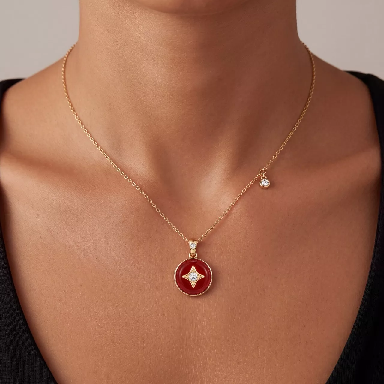 Серебряное колье с агатом и фианитами