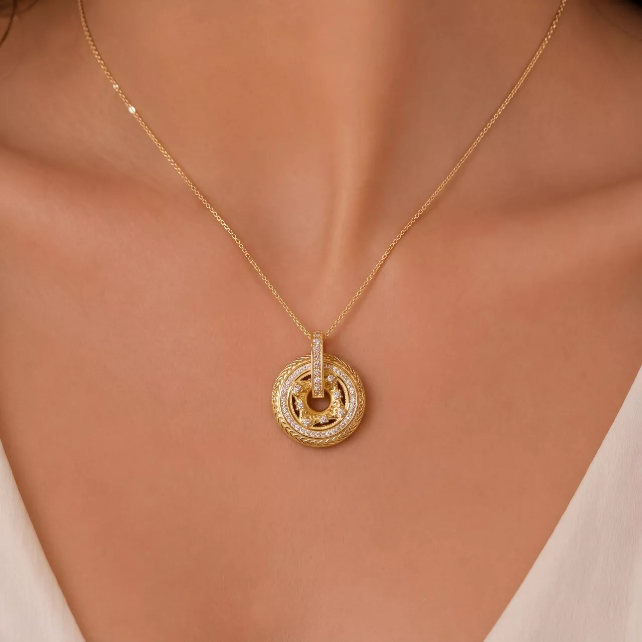 Серебряное колье с фианитами
