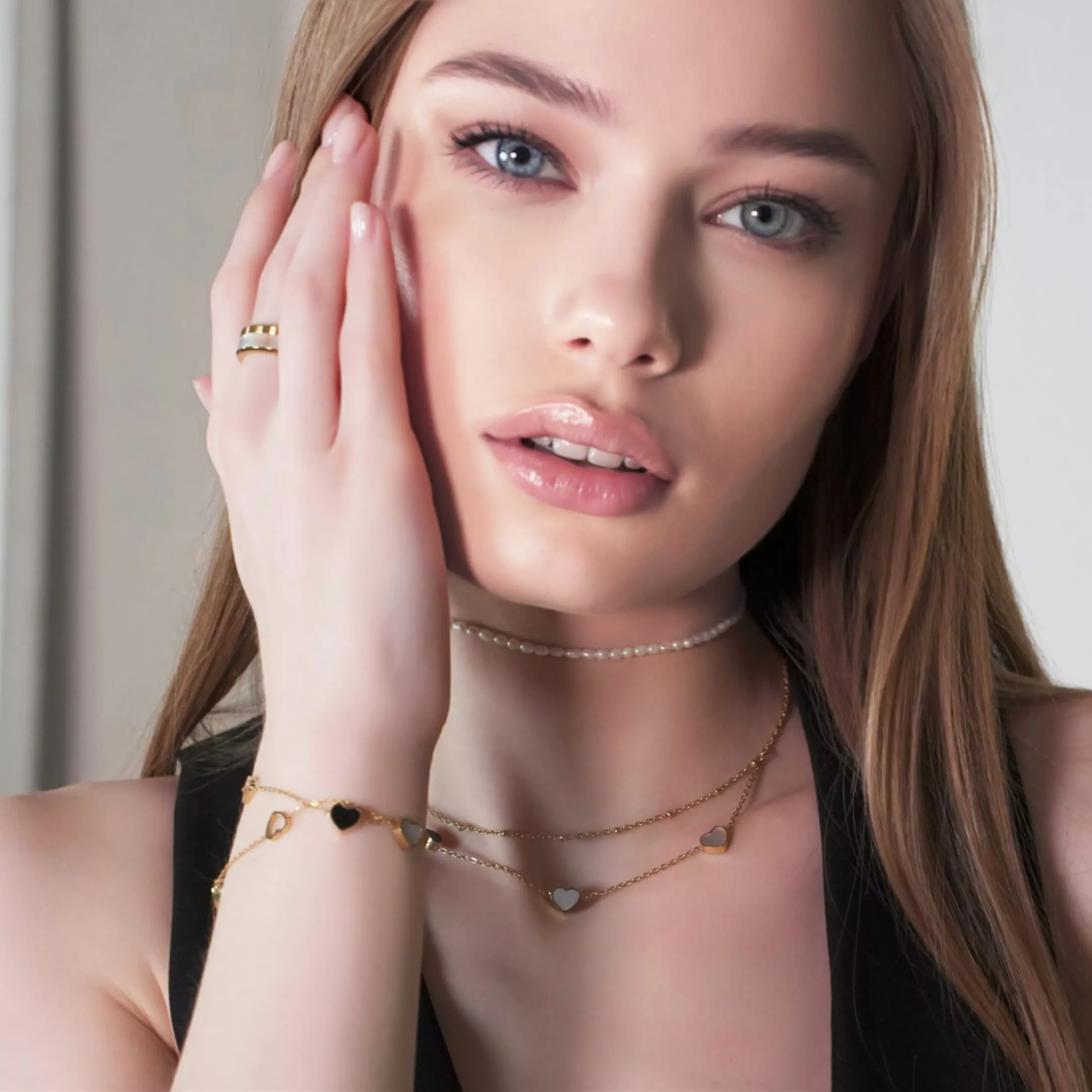 Колье "Pearl hearts" с перламутром и акрилом
